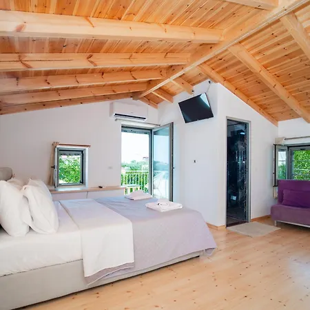 Villa Dea's Himare